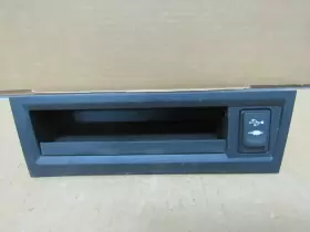 86257CA000 TOYOTA Frs Interior Front Center Usb GT86 Brz
