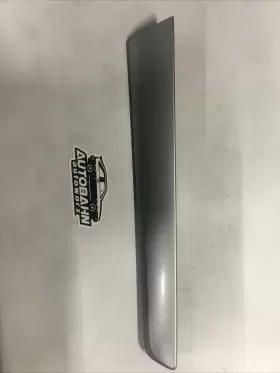 561-867-409 VOLKSWAGEN Passenger Door Vw Passat